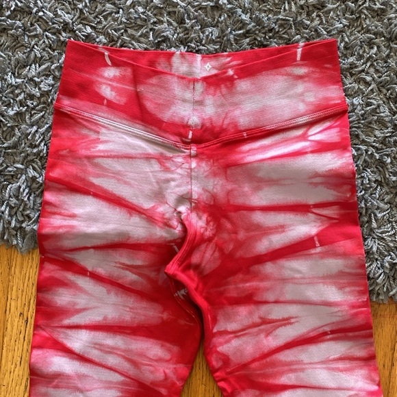 NUX Red and White Tie Dye Seamless Leggings Size Small - Picture 3 of 9